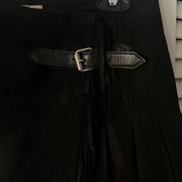 burberry 100% lamb suede pleated fringe mini skirt w/ buckle - Picture 6 of 8